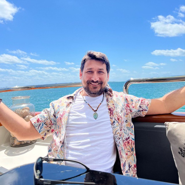 Александр Викторович